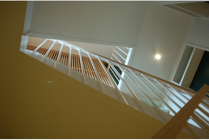 Wim Hautekeete - Realisaties - Stijvolle trapleuningen  in de centale  traphal van een gezinswoning.